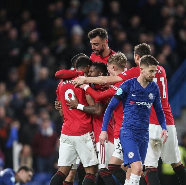 在攻防两端 在攻防两端