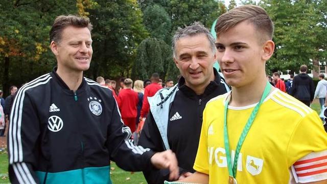 虽然人工智 虽然人工智